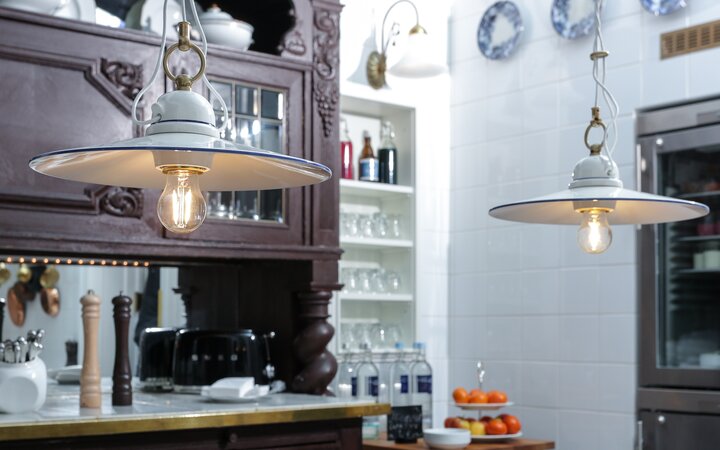 LED retrofit lamps made of glass